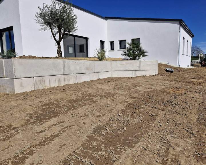 Solutions complètes pour vos projets d'aménagement extérieur sur mesure.